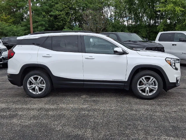 Used 2024 White GMC SLE image 8