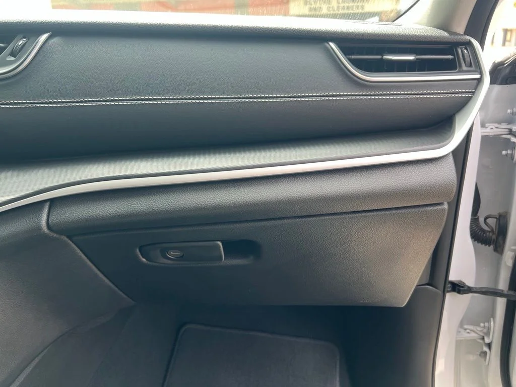 Used 2023 Bright White Clearcoat Jeep Laredo image 30
