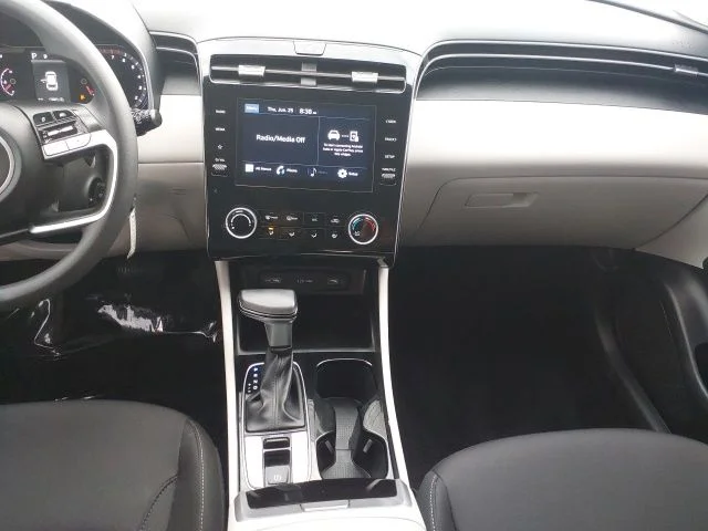 Used 2024 White Hyundai SE image 9