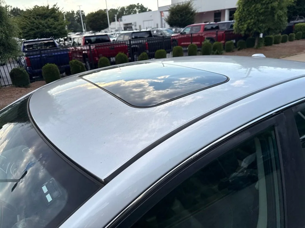 Used 2019 Silver Nissan SL image 9