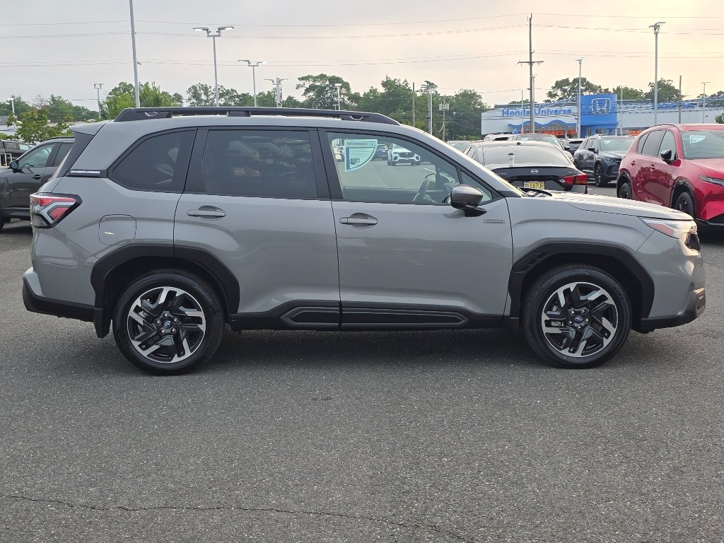 Used 2025 River Rock Pearl Subaru Limited image 18