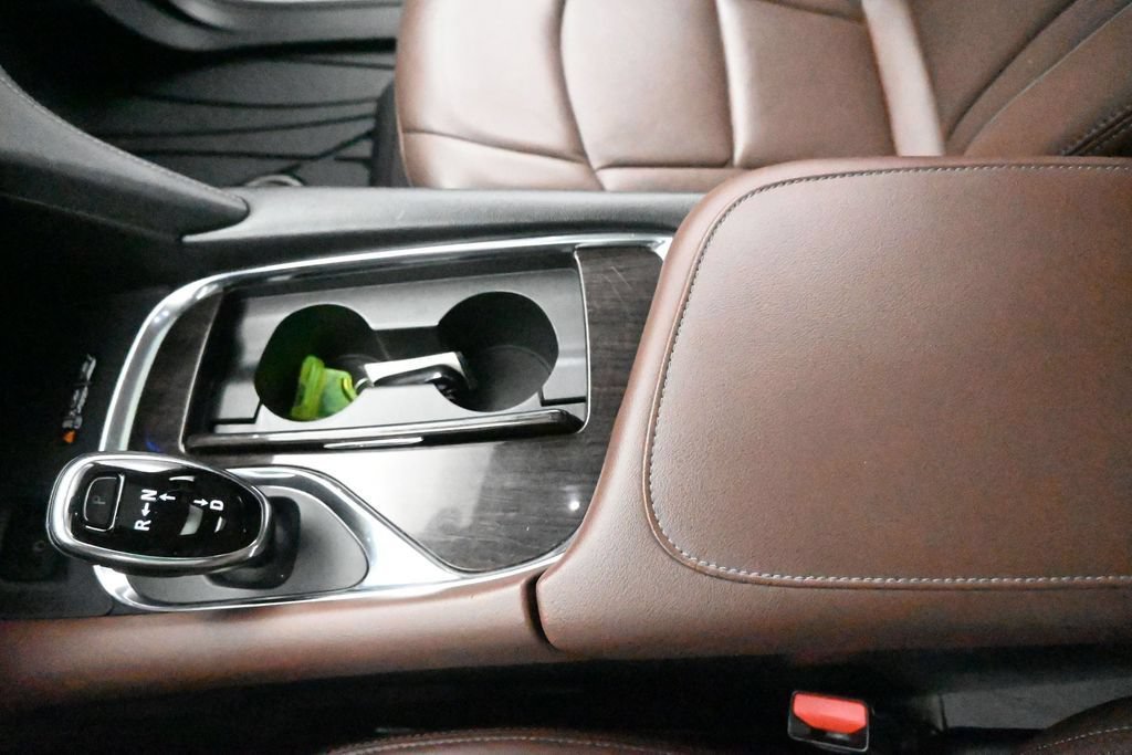 Used 2019 Includes Satin Nickel lower exterior accent color.) Buick Avenir image 12