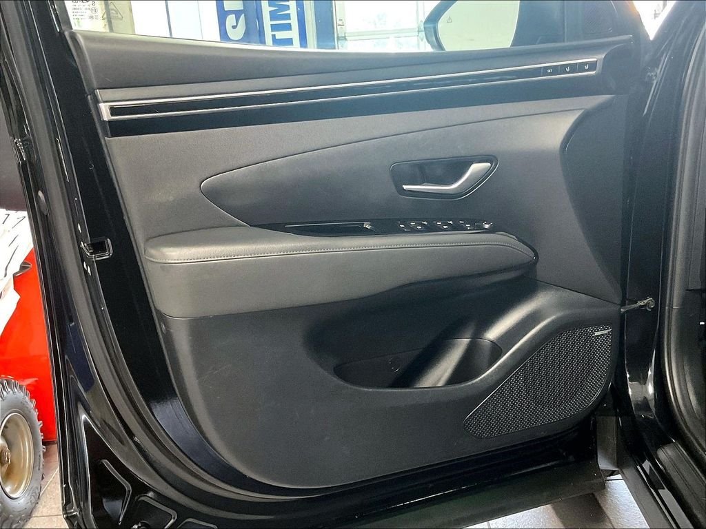 Used 2022 Black Hyundai Limited image 9