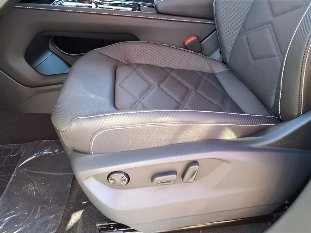 New 2026 Pure Gray Volkswagen 2.0T SE w/Technology image 10
