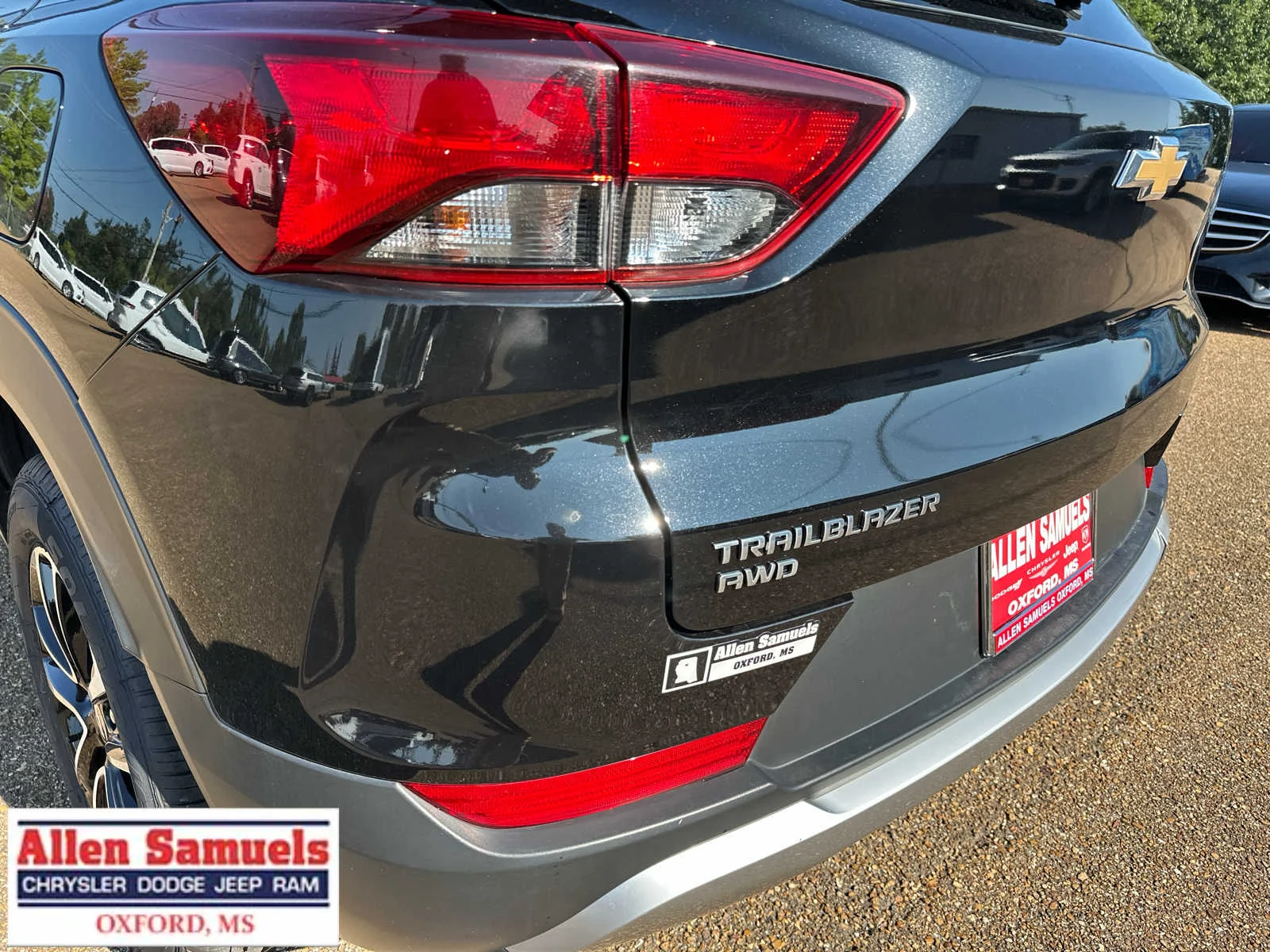 Used 2025 Mosaic Black Metallic Chevrolet LT image 44