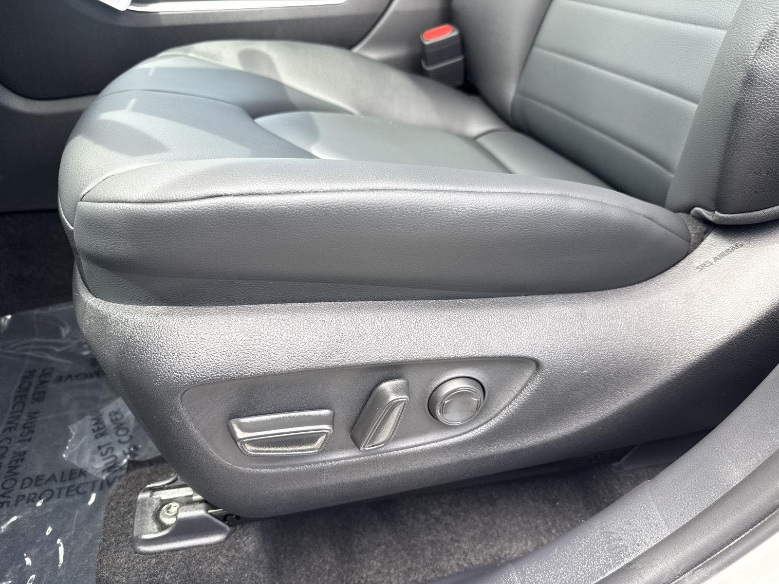 Used 2026 Wind Chill Pearl Toyota Hybrid XLE image 18