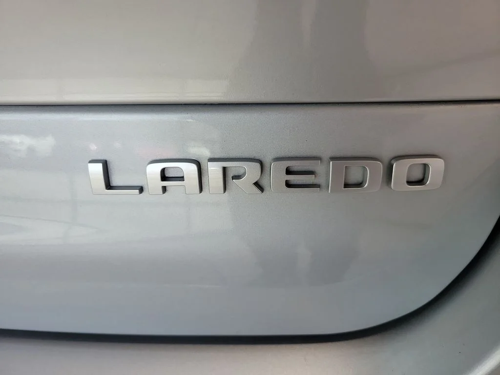 Used 2024 Silver Jeep Laredo image 11