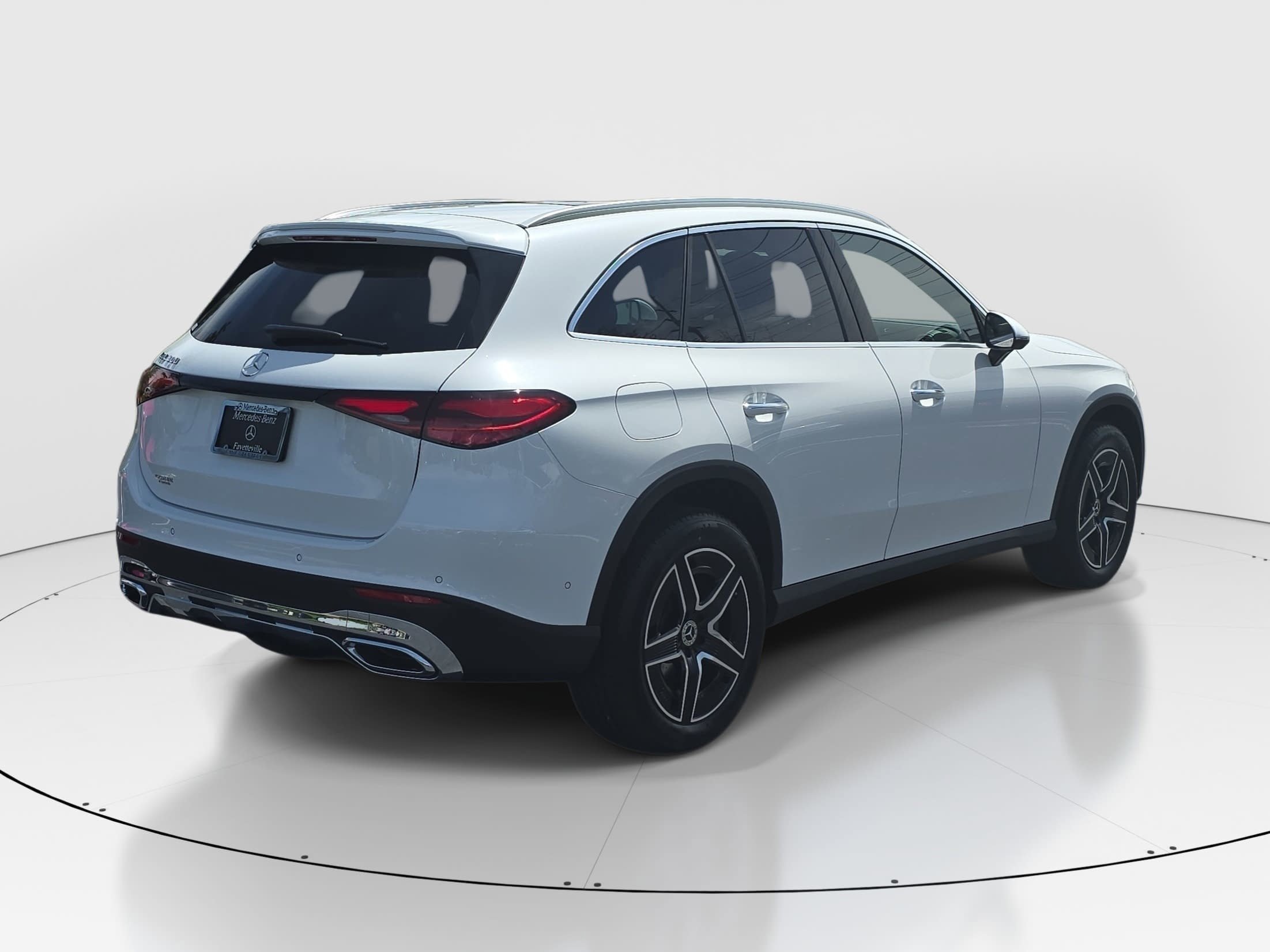 New 2026 MANUFAKTUR Moonlight White Metallic Mercedes-Benz GLC300 image 5