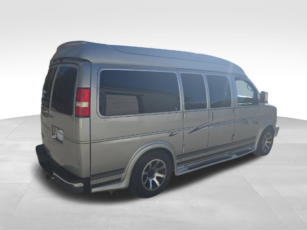 Used 2009 Silver Chevrolet Upfitter image 5