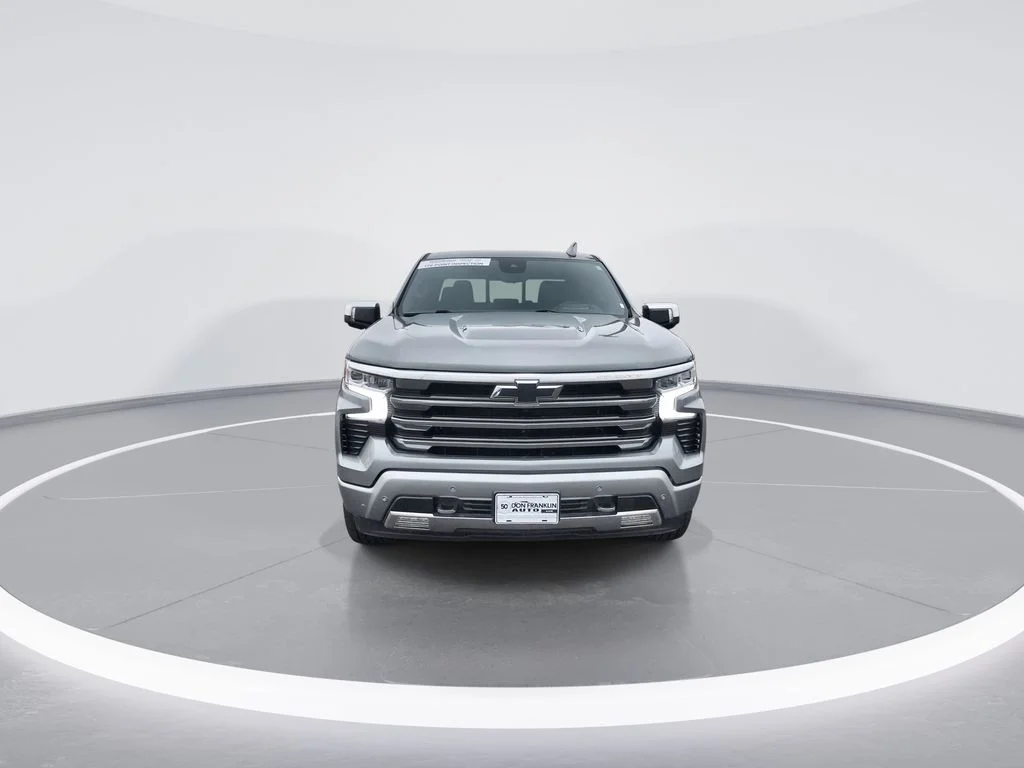 Used 2023 Gray Chevrolet High Country image 3