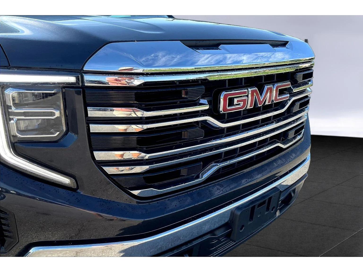 Used 2024 Titanium Rush Metallic GMC SLT image 20