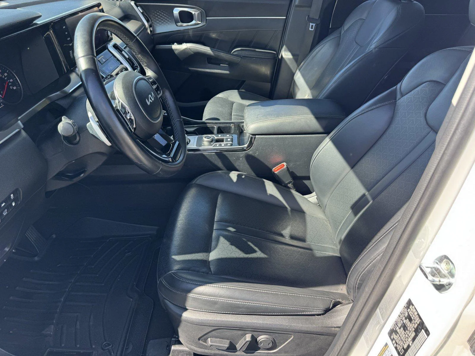 Used 2022 Snow White Pearl Kia SX image 19