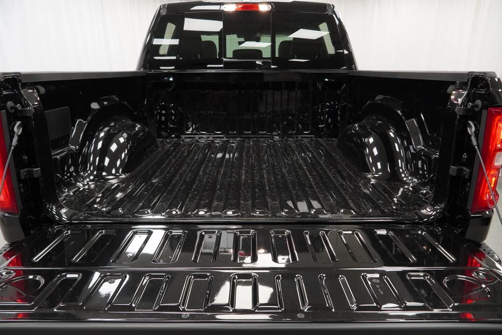 New 2027 Diamond Black Crystal Pearl-Coat Exterior Paint RAM Laramie image 30
