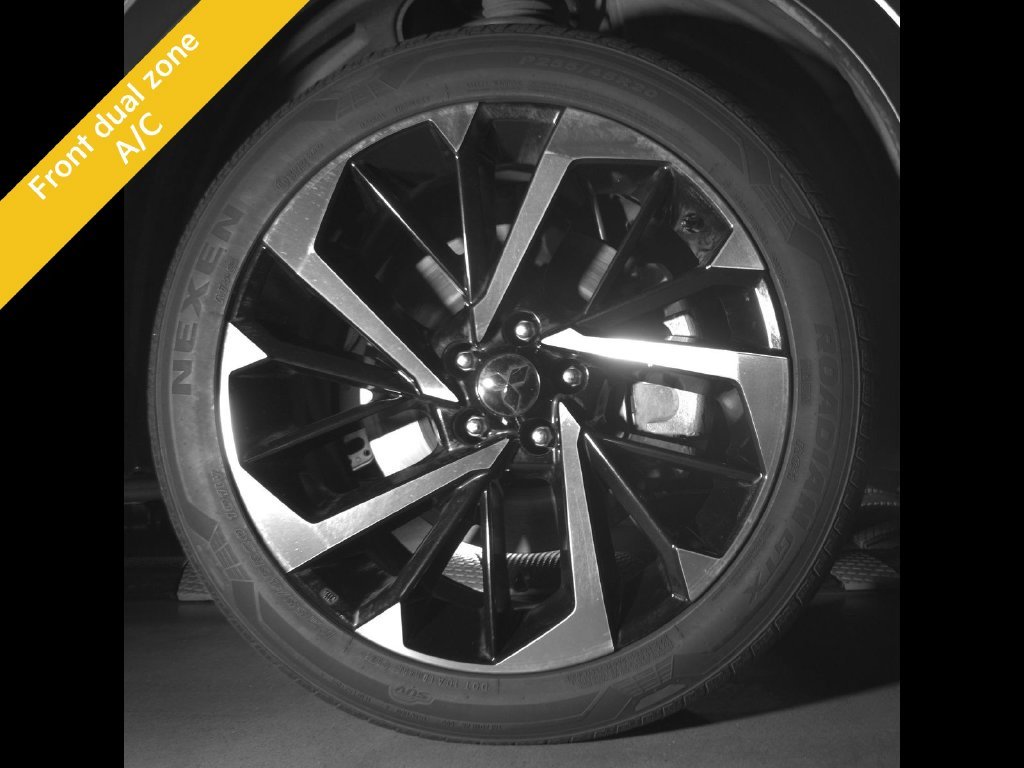 Used 2023  Mitsubishi SEL image 10
