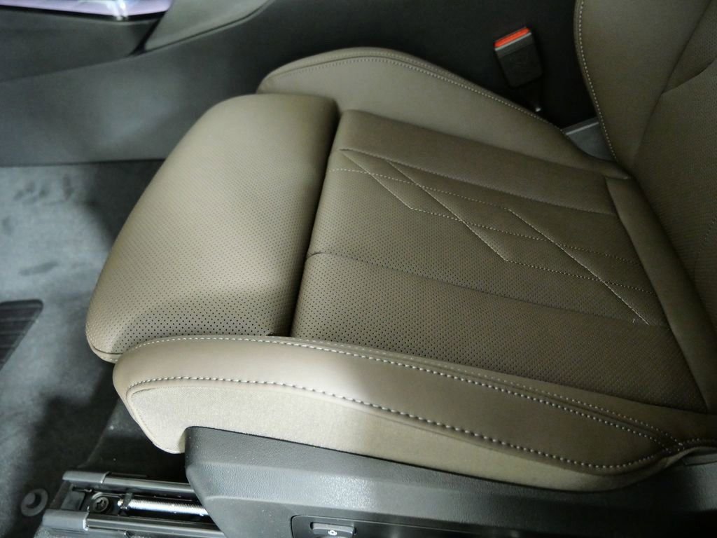 Used 2026 Alpine White BMW 30 xDrive image 32