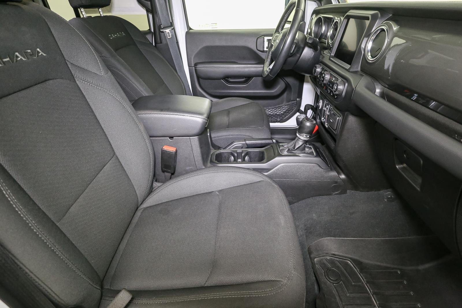 Used 2022 Bright White Clearcoat Jeep Unlimited Sahara image 19