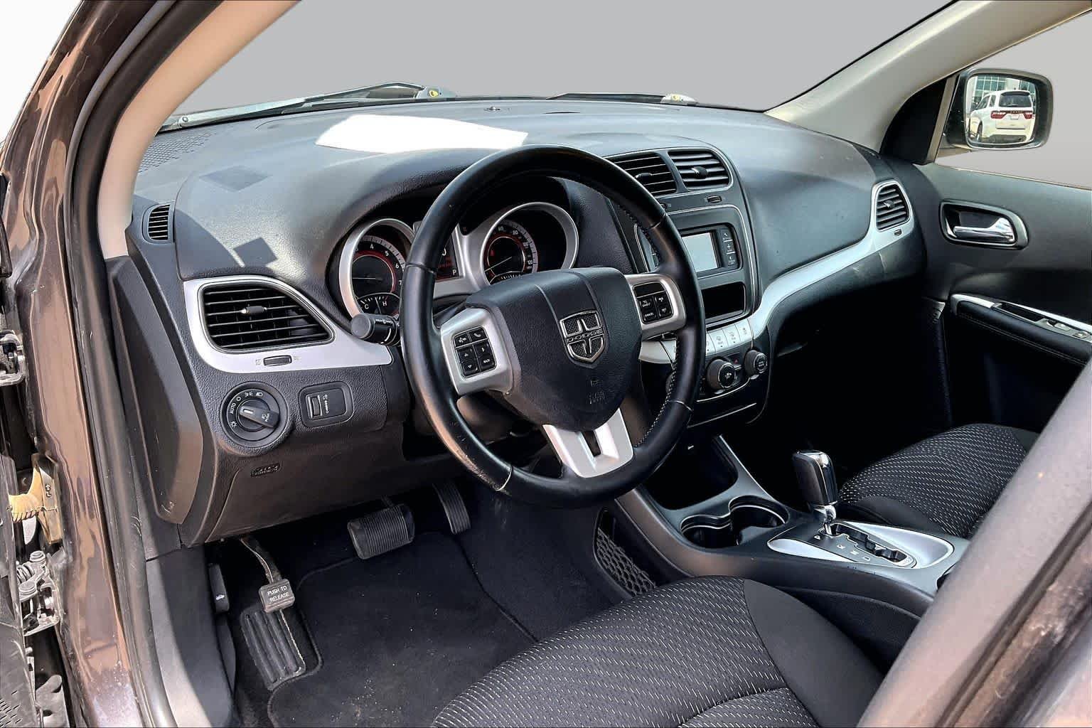 Used 2019 Granite Pearlcoat Dodge SE image 16