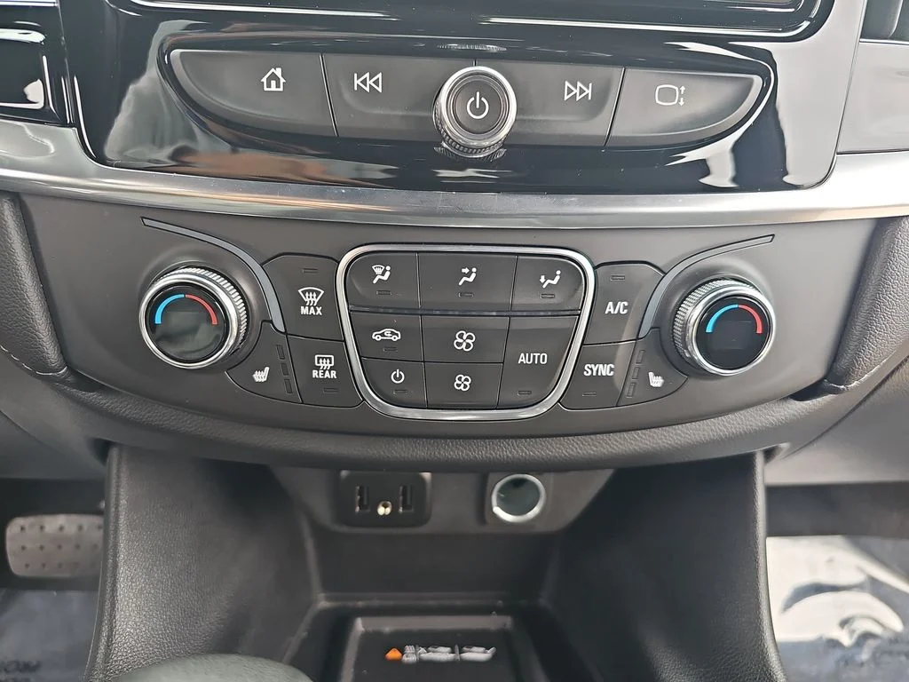 Used 2022 White Chevrolet LT image 22