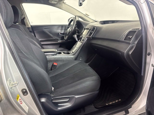 Used 2014 Silver Toyota LE image 4