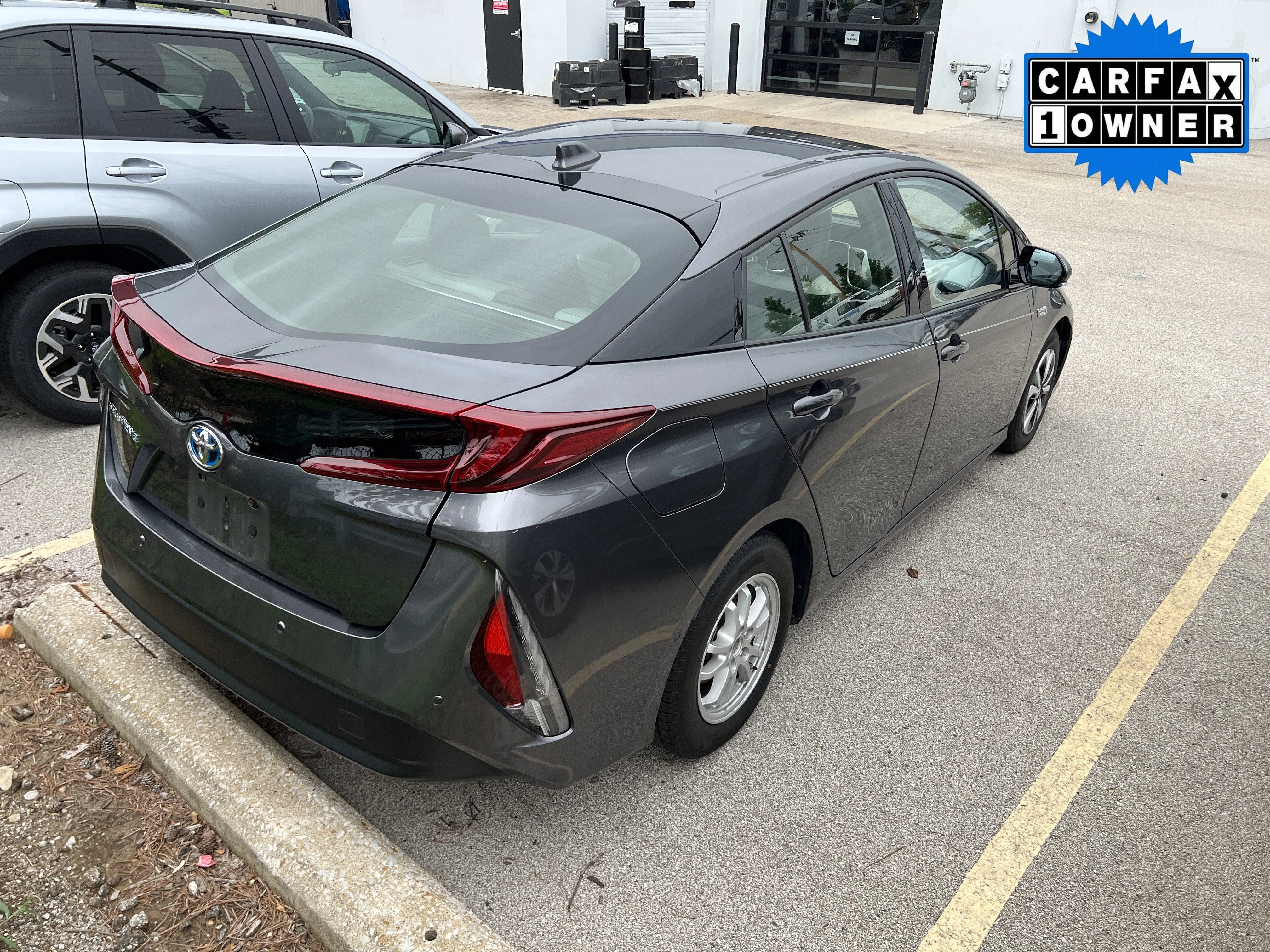 Used 2017 Magnetic Gray Metallic Toyota Advanced image 4