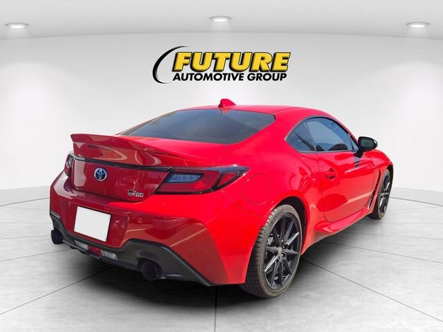 Used 2022  Toyota Premium image 4