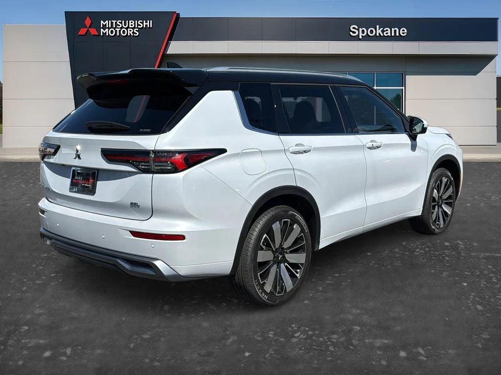 New 2026 White Diamond Mitsubishi SEL image 7