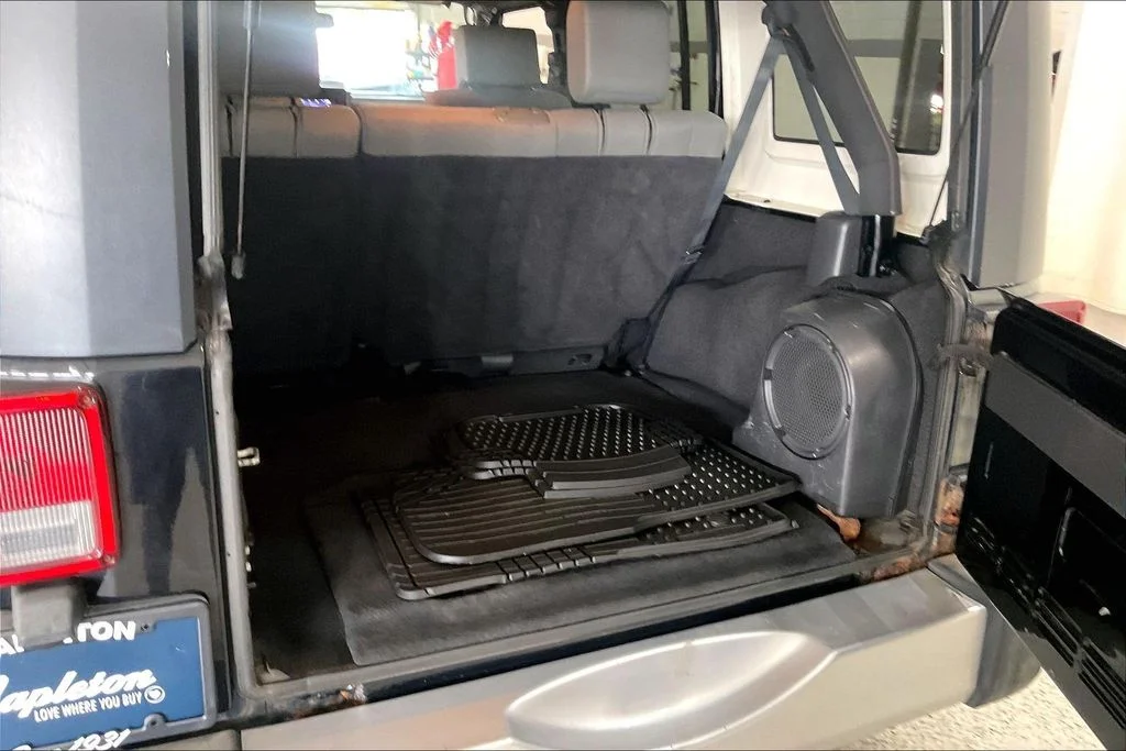 Used 2008 Black Jeep Unlimited Sahara image 26