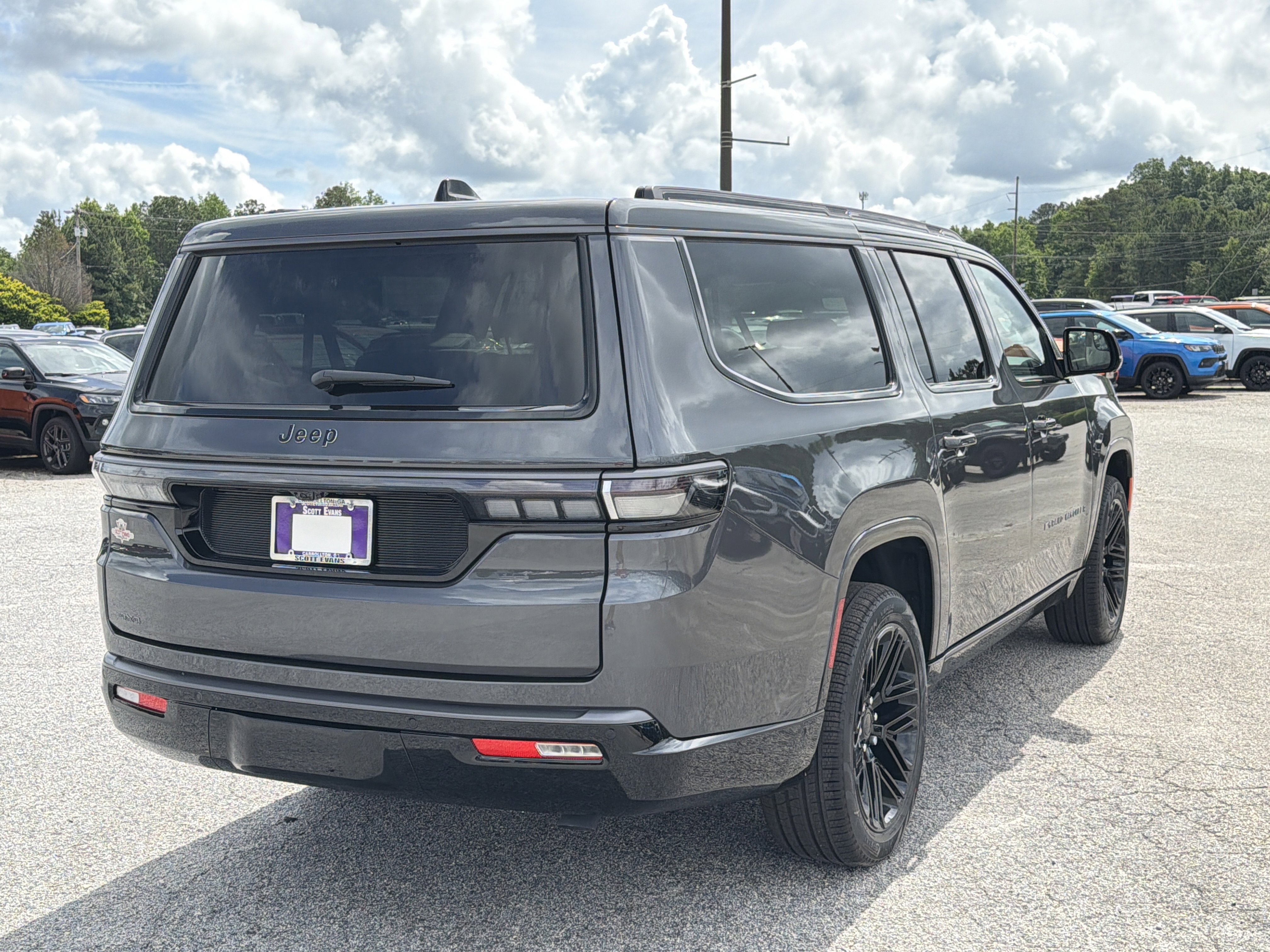 New 2026 Baltic-Gray Metallic Clear-Coat Exterior Paint Jeep Limited Reserve image 8
