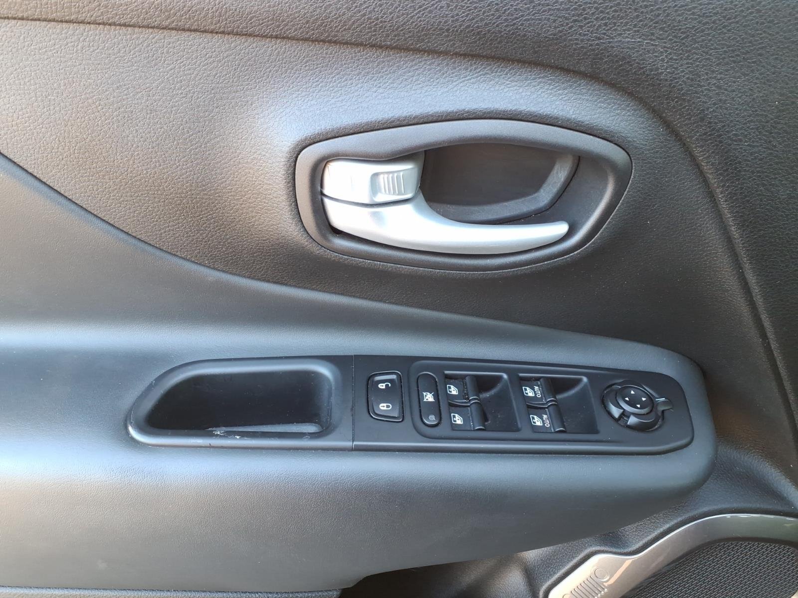 Certified Used 2023  Jeep Latitude image 11