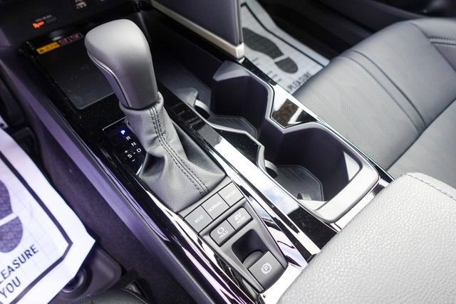 New 2026 Ocean Gem with Midnight Black Metallic roof <sup>1</sup> Toyota  XSE image 23