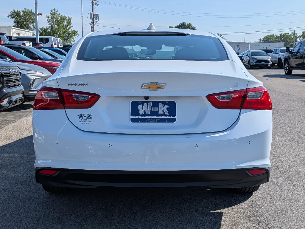 Used 2024 Summit White Chevrolet LT image 4