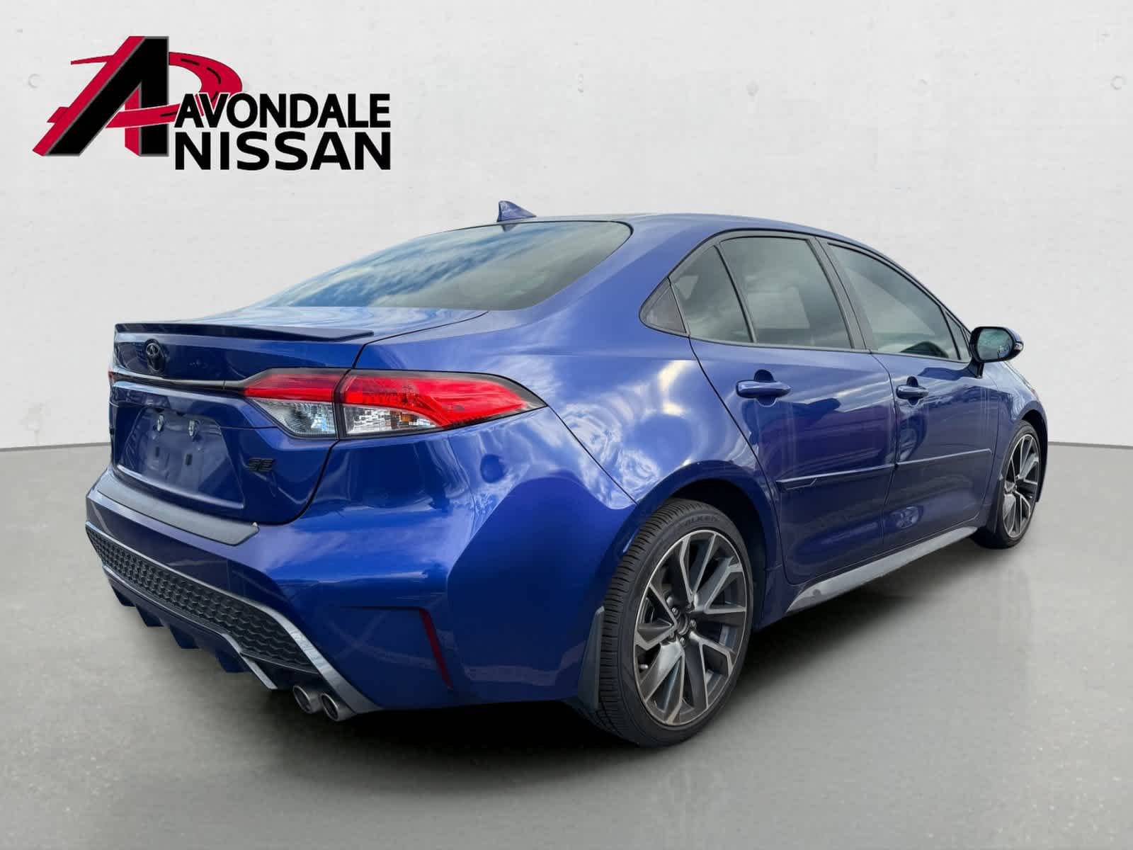 Used 2022 Blue Crush Metallic Toyota SE image 4