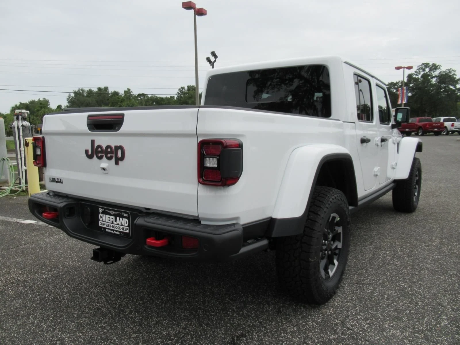 New 2026 Bright White Clear-Coat Exterior Paint Jeep Rubicon X image 7