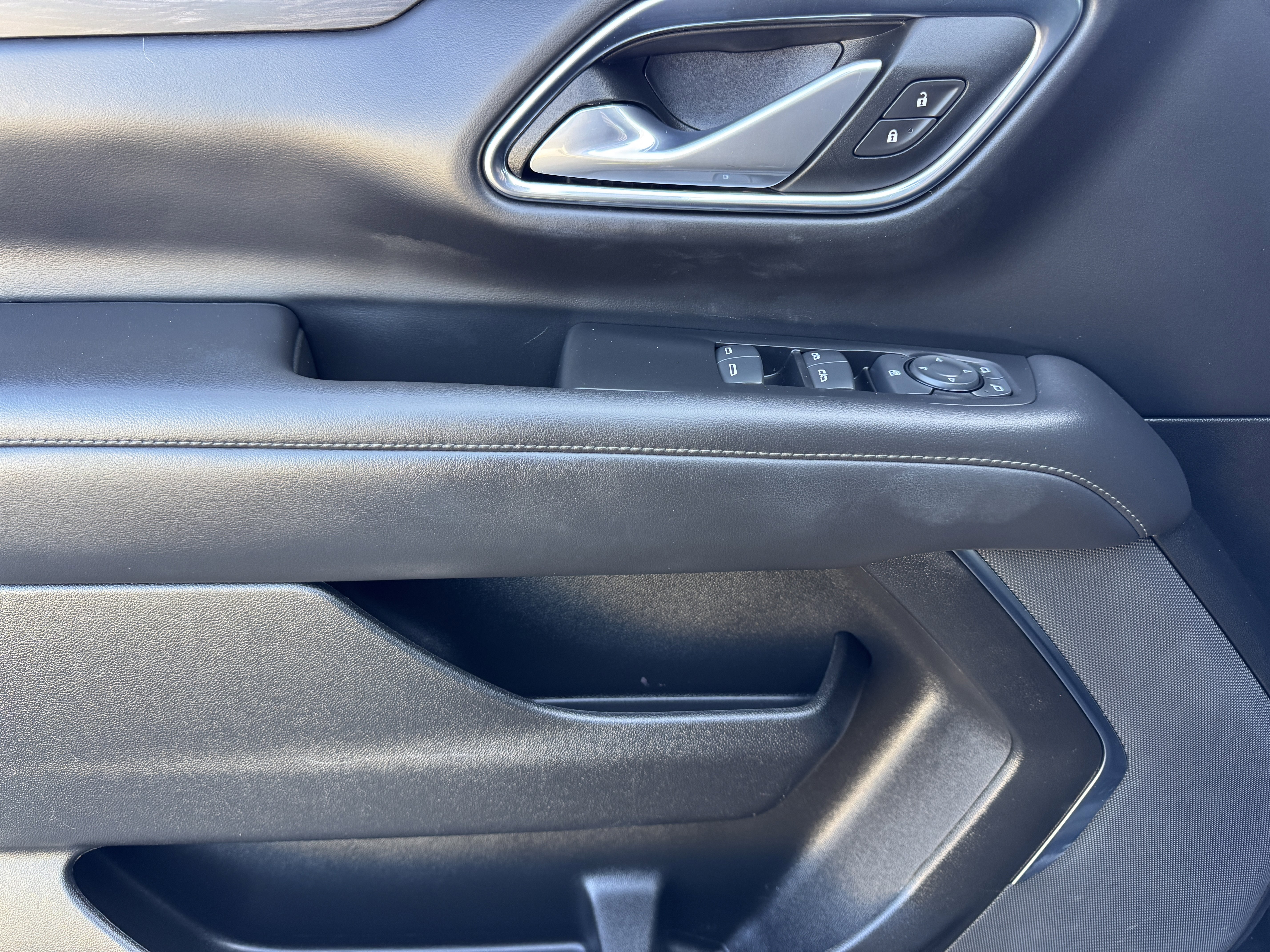 2024 Chevrolet Suburban LS - Photo 10