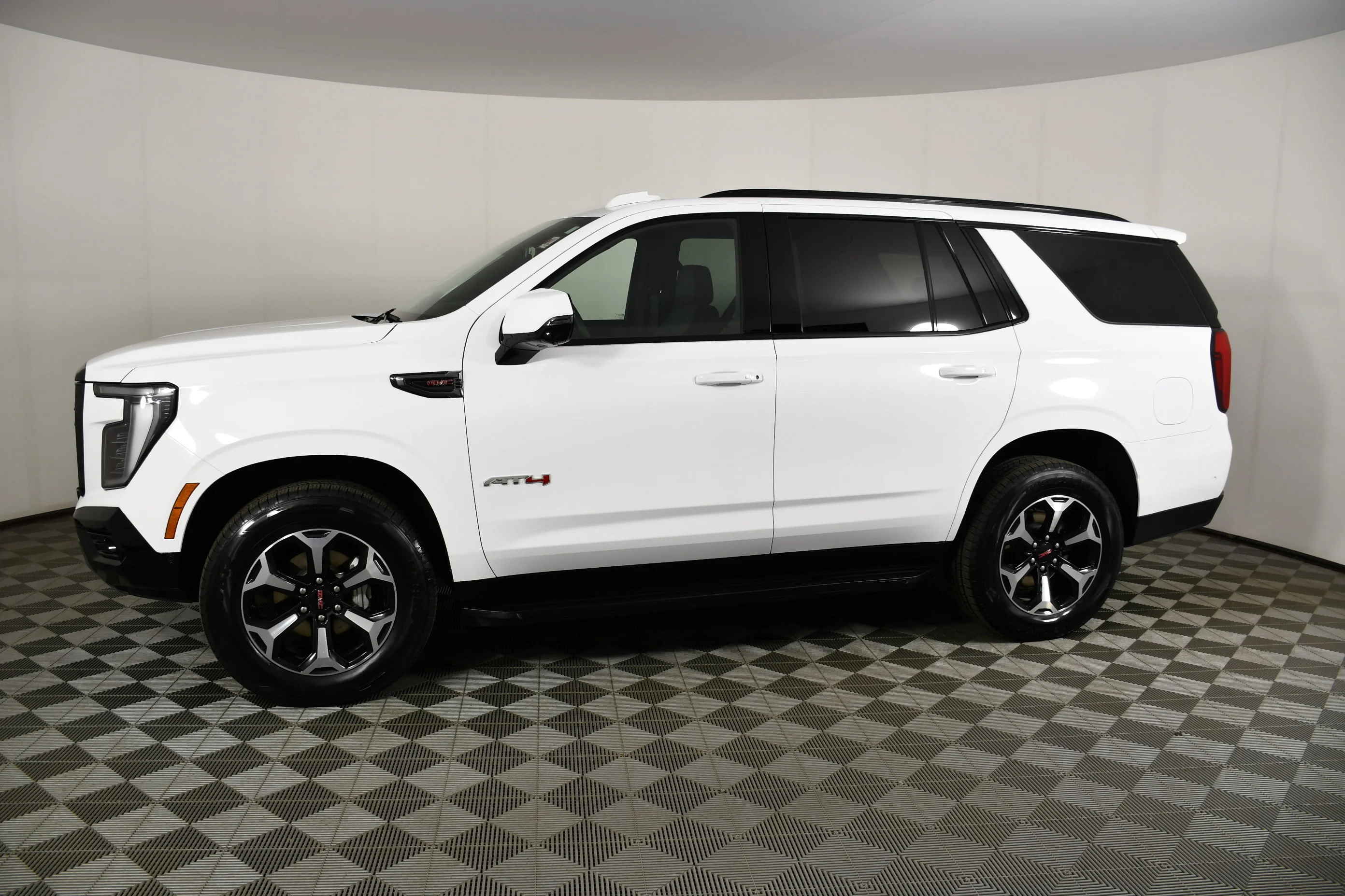 Used 2025 Summit White GMC AT4 image 9