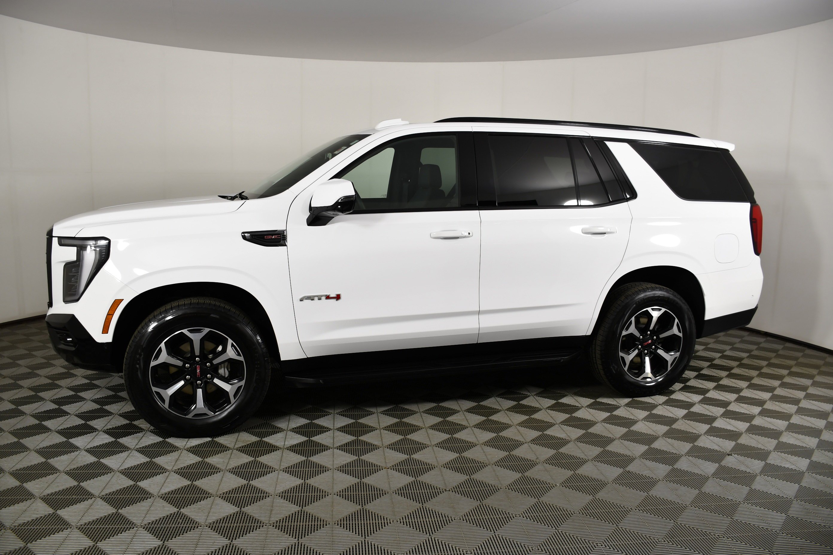 Used 2025 Summit White GMC AT4 image 9