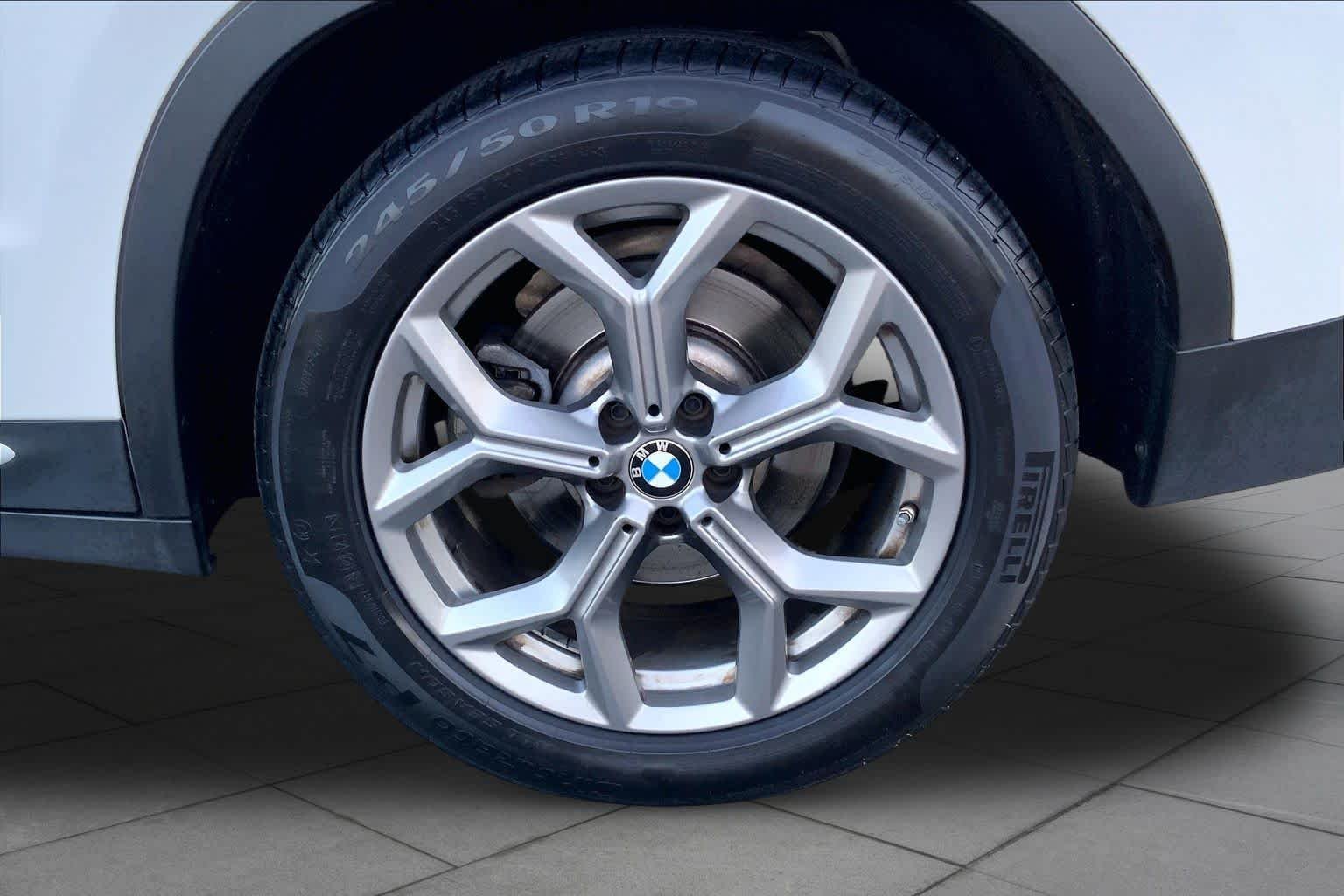 Used 2022 Alpine White BMW xDrive30i image 11