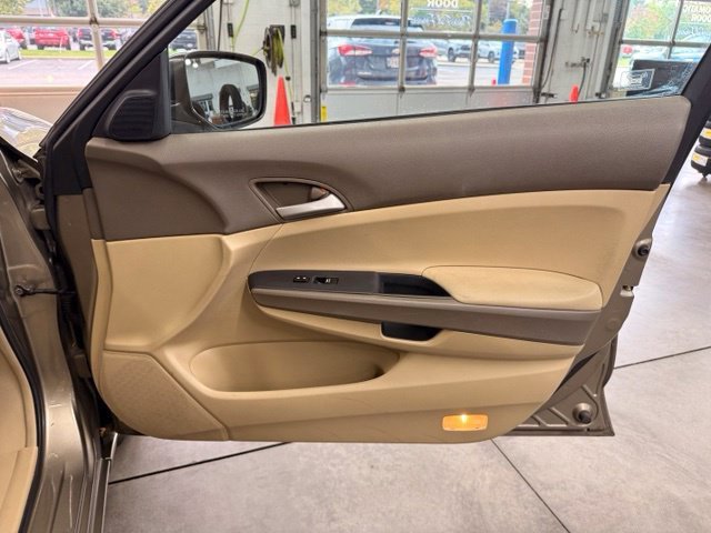 Used 2008 Gold Honda LX-P image 25