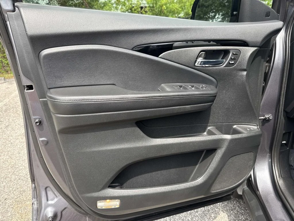 Used 2019  Honda Touring image 22