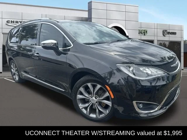 2018 Chrysler Pacifica Limited's photo
