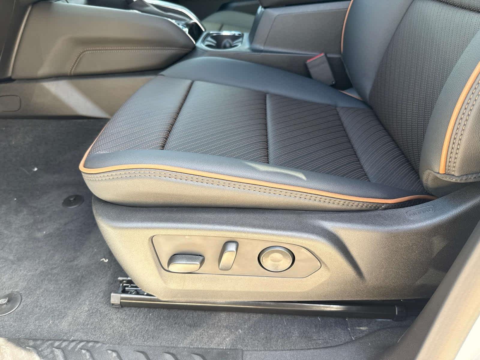 2026 GMC Canyon AT4 - Photo 8