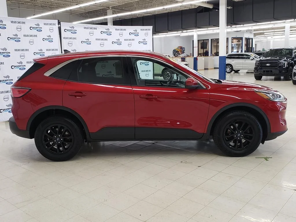 Certified Used 2021 Red Metallic Ford SE image 5