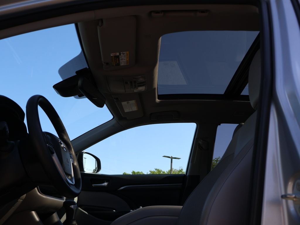 Used 2018 Silver Toyota Limited Platinum image 34
