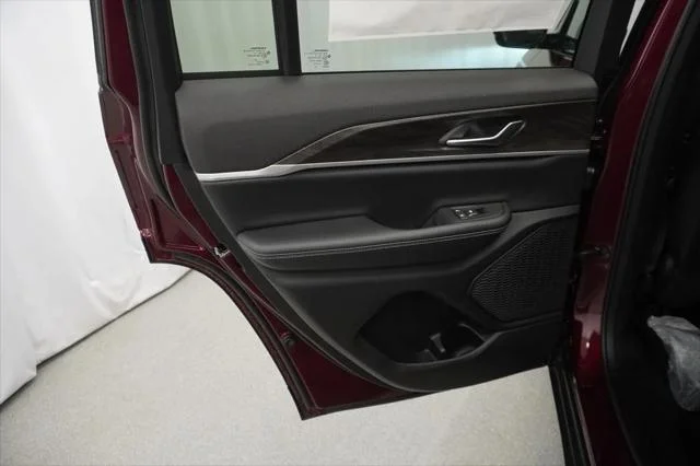 New 2026 Velvet Red Pearl-Coat Exterior Paint Jeep Laredo image 29
