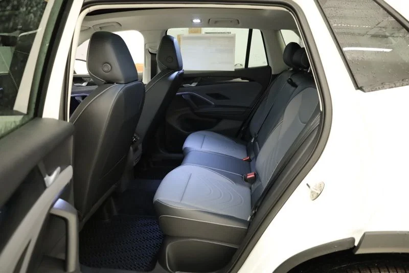 New 2026 White/off-white Volkswagen 2.0T SE image 33