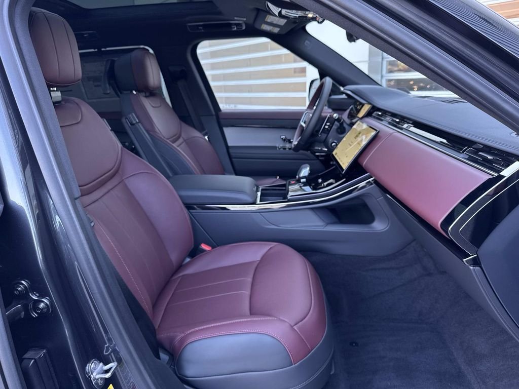 New 2026 Carpathian Grey Land Rover Dynamic SE image 10