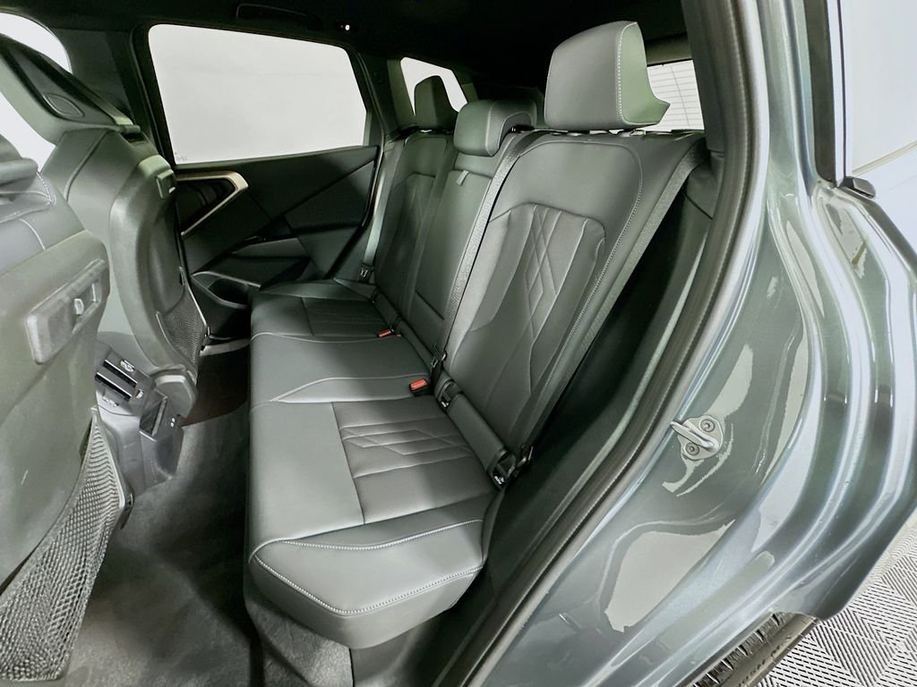Used 2025 Skyscraper Grey Metallic BMW 30 xDrive image 23