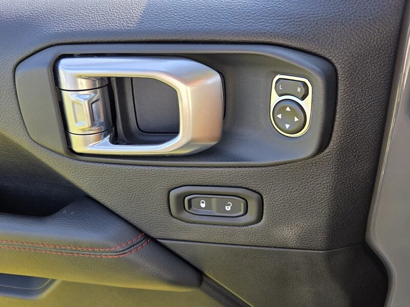 Used 2020 Gray Clearcoat JEEP RUBICON image 31