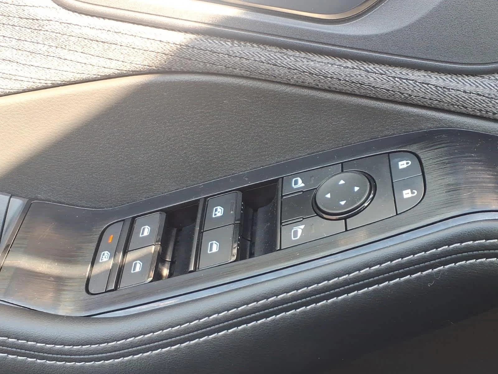Certified Used 2023 Gun Metallic Nissan SV image 18