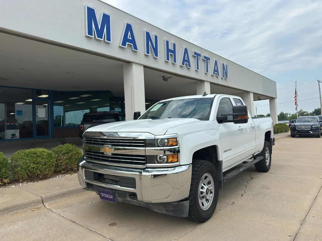 Used 2018 Summit White Chevrolet LT image 22
